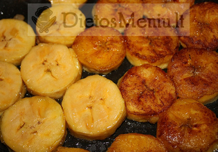 Bananai tešloje