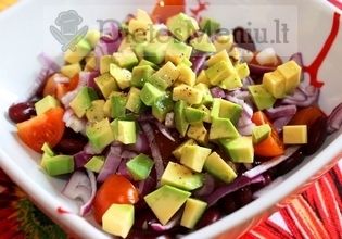 Avokado salotos su paprika